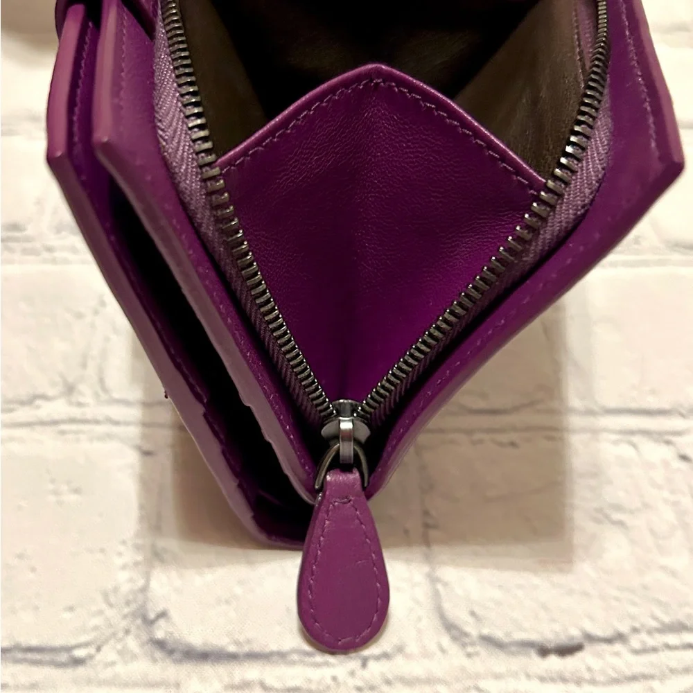 Like New Purple Bottega Veneta Intrecciato Leather Compact Wallet With Box - Picture 13 of 16